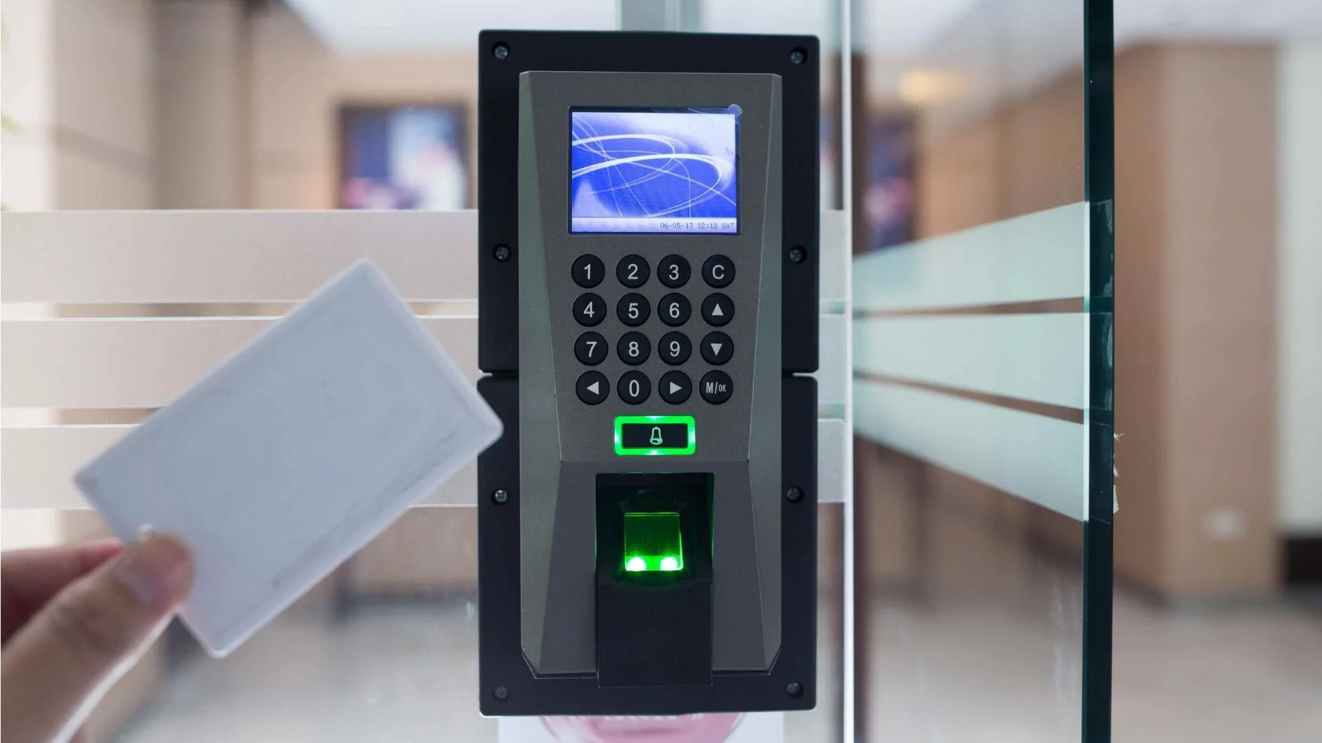 digitale Zugangskarte inkl. Lesegerät für ein elektronische Zugangssystem der Zugangskontrolle